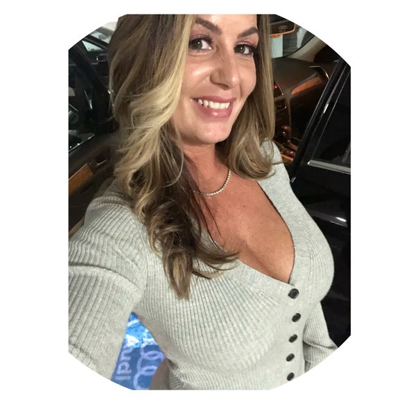 Profile Picture of Lynnette Starzi (@lbritton29) on Poshmark