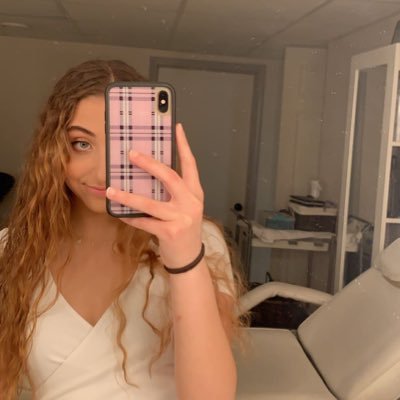 Profile Picture of Julia Saad (@JuliaSaad16) on Twitter