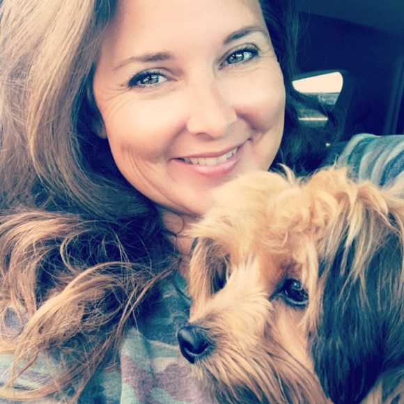 Profile Picture of Julie Evitt (@jul1ee) on Poshmark