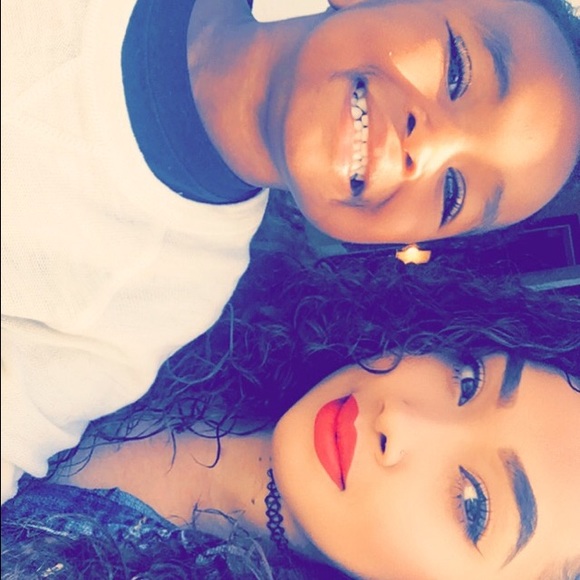 Profile Picture of Larrysa Olden (@reesadonielle) on Poshmark