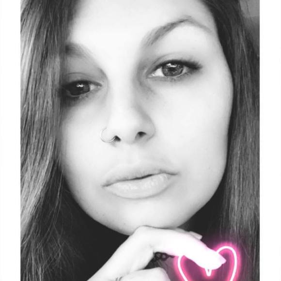 Profile Picture of Kelly Saucier (@ksaucier90) on Poshmark