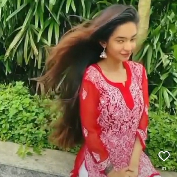 Profile Picture of Syeda Rayesa (@syedarayesa849) on Poshmark