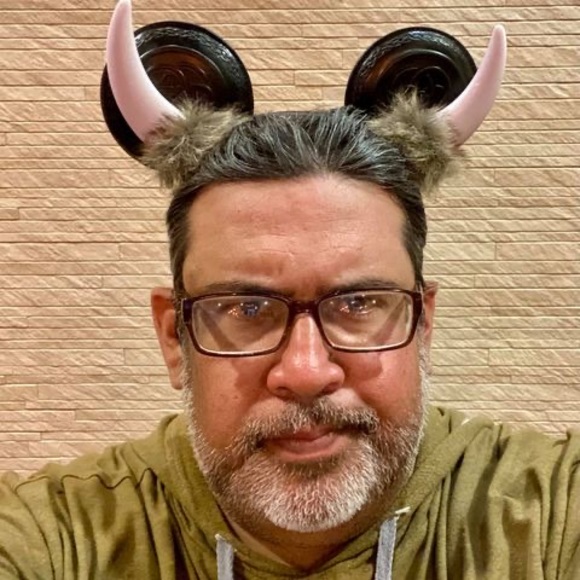 Profile Picture of Scott Fontes (@scottfontes) on Poshmark