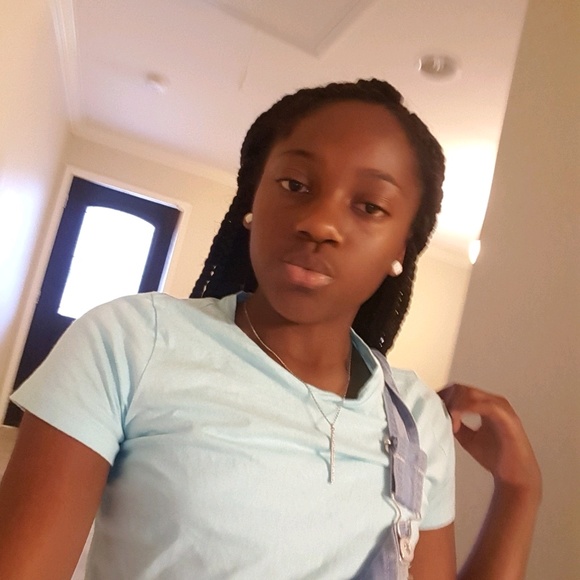 Profile Picture of Danaija Chartian (@queen_to_become) on Poshmark