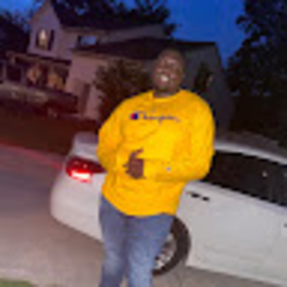 Profile Picture of Devonte Moore (@devontemoore30) on Poshmark