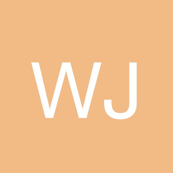 Profile Picture of Wendy Jones (@artist729) on Poshmark