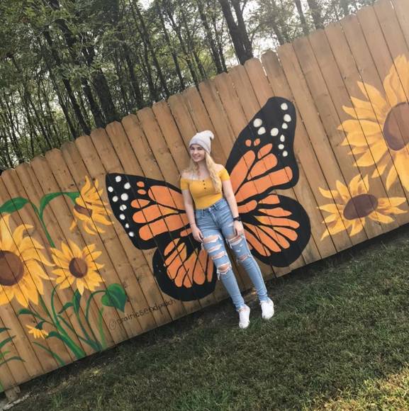 Profile Picture of Mackenzie Casey (@mackenzie2591) on Poshmark