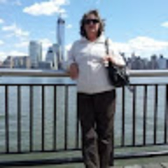 Profile Picture of Carol Hambrecht (@wwho0soever) on Poshmark