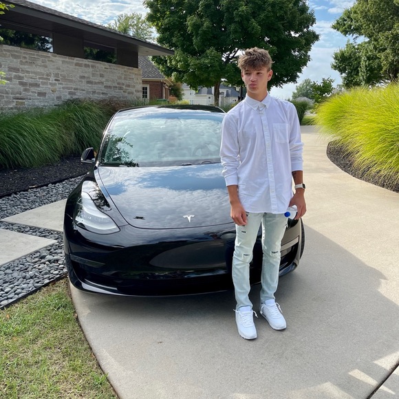 Profile Picture of Austin Burnside (@goatburnside) on Poshmark