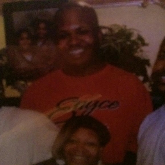 Profile Picture of Crystal Graves (@prettyeyez50) on Poshmark