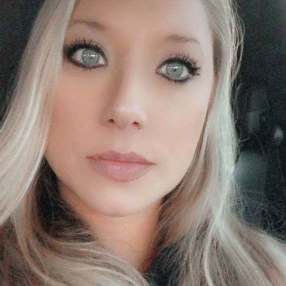 Profile Picture of Amanda Trammell (@kylee) on Poshmark