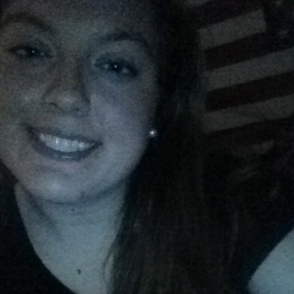 Profile Picture of Kelli Chronister (@kellimichelle63) on Poshmark