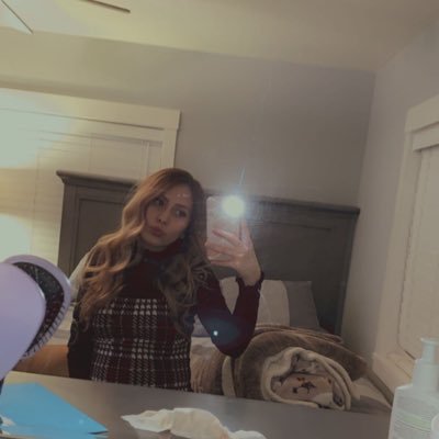 Profile Picture of Aline (@aline_alvarez22) on Twitter