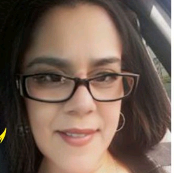 Profile Picture of Tania Serpas (@serpast) on Poshmark