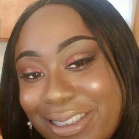 Profile Picture of Celica Ackey (@celicaackey) on Poshmark