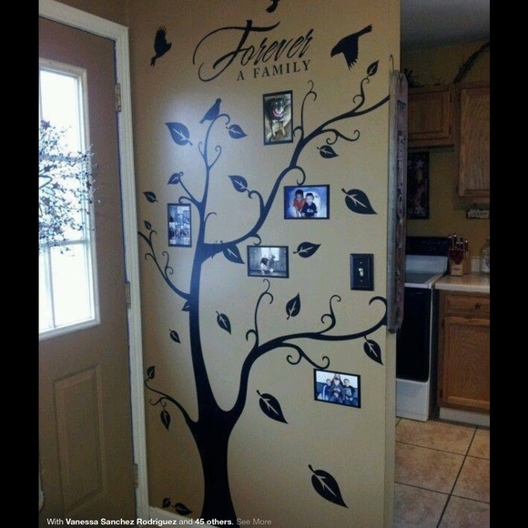 Profile Picture of Lisa Wojciehowski (@oneoftwelve) on Poshmark