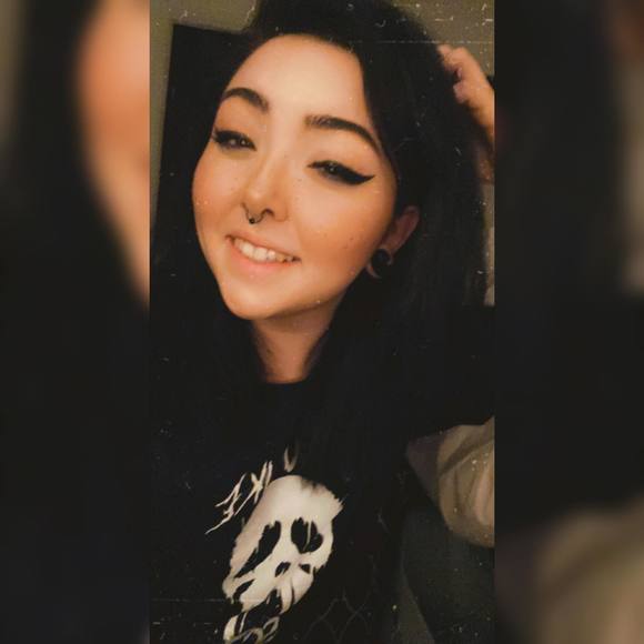 Profile Picture of Autumn Faulkner (@autumnfaulkner) on Poshmark