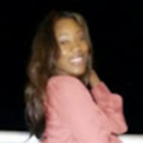 Profile Picture of Corinne Kelley (@corinne_kelley) on Poshmark