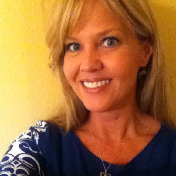 Profile Picture of Ann Mewhinney (@am7271) on Poshmark