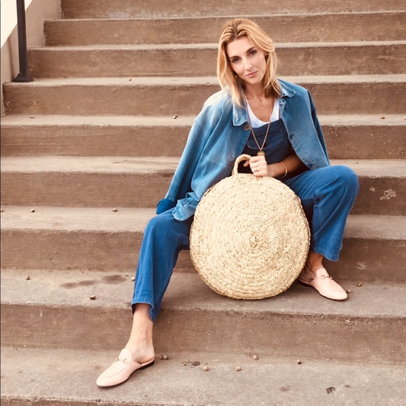 Profile Picture of Shawn-shenia Wikoff (@sheniarose) on Poshmark