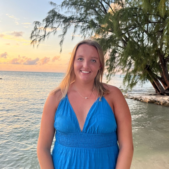 Profile Picture of Grace Huizingh (@graceh23467) on Poshmark