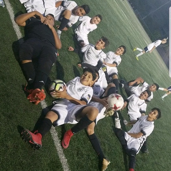 Profile Picture of Richard Mendizabal (@richardgianni24) on Poshmark