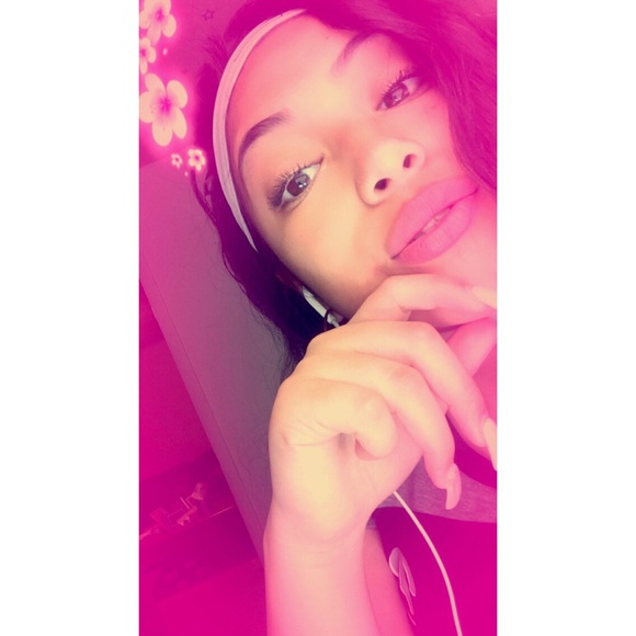 Profile Picture of Angela Platero (@angiieeniggaa) on Poshmark