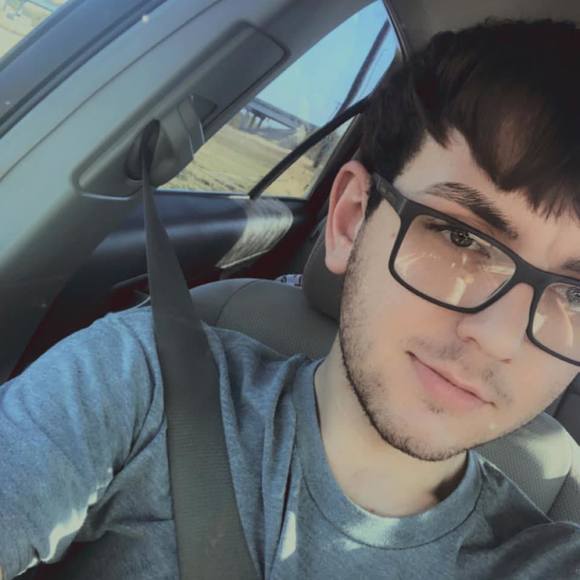 Profile Picture of Skyler Devinney (@sky_1617) on Poshmark
