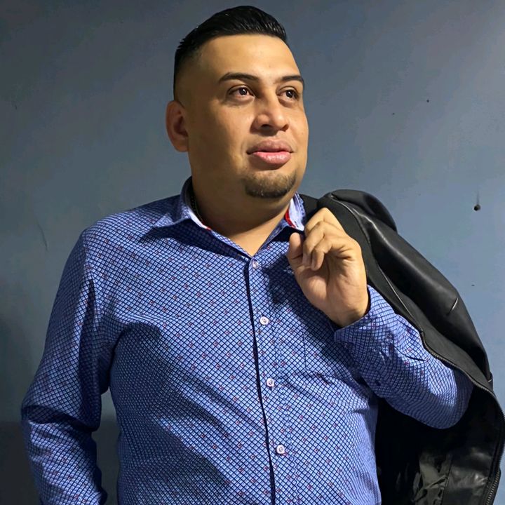 Profile Picture of Julio Gomez (@@manolynshow) on Tiktok