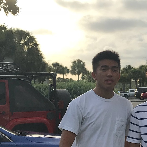 Profile Picture of Tyson Hua (@tysonhua10) on Poshmark