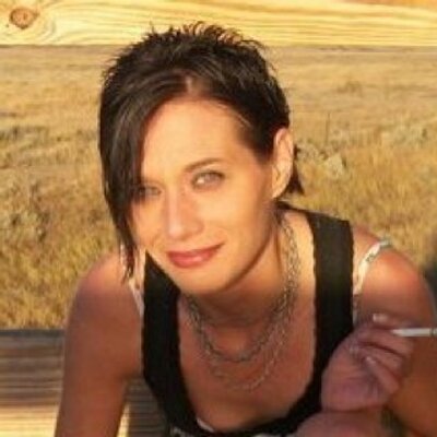 Profile Picture of Mindy May Davies (@chaoticpixi) on Twitter