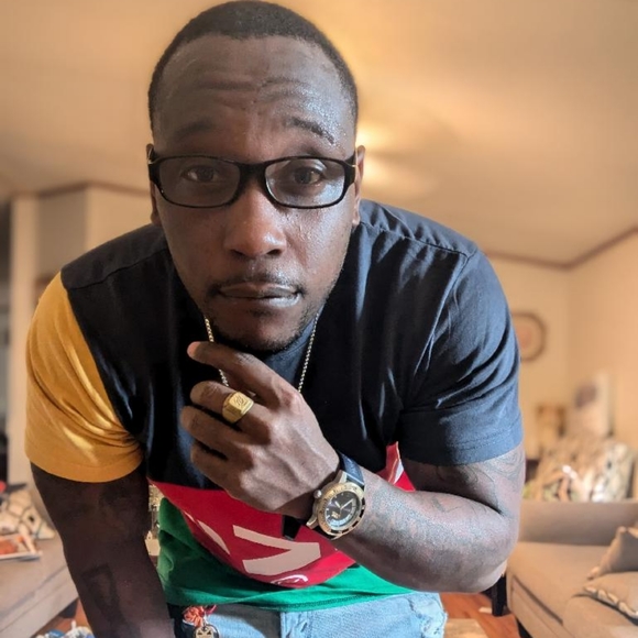 Profile Picture of Jeremy Cady (@jeremycady69) on Poshmark