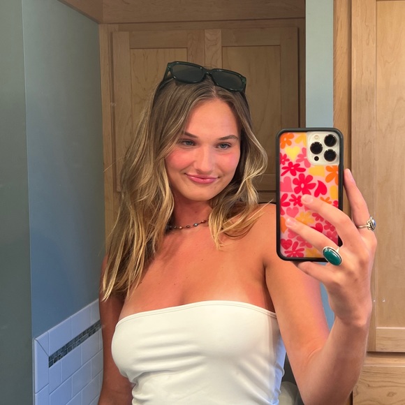 Grace Larson - Poshmark Profile Picture of Grace Larson (@gracelarsonn) on Poshmark