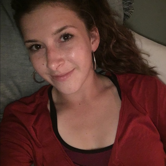 Profile Picture of Amy Fogleman (@amycfogleman) on Poshmark