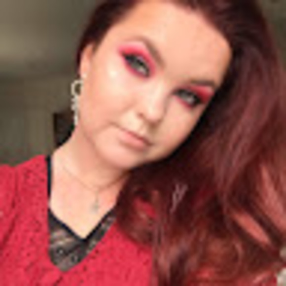 Profile Picture of Paige Malone (@paigemalone97) on Poshmark