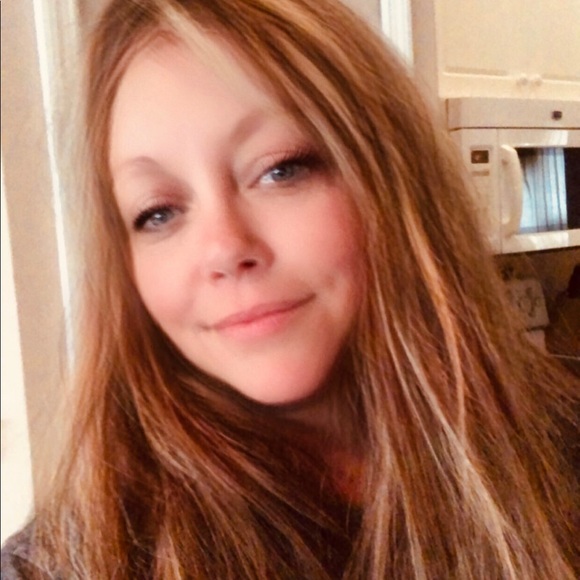 Profile Picture of Renee Sallade (@reneeposh1) on Poshmark