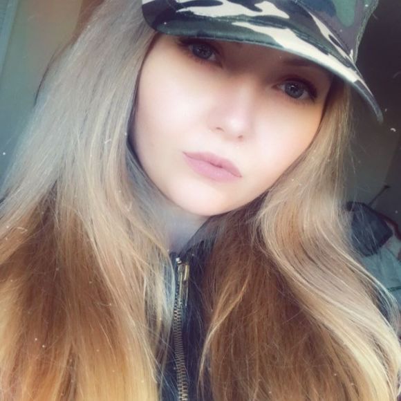 Profile Picture of Hans Devilliers (@hannahdlochner) on Poshmark