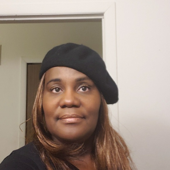 Profile Picture of Lora Johnson (@lorraann323) on Poshmark