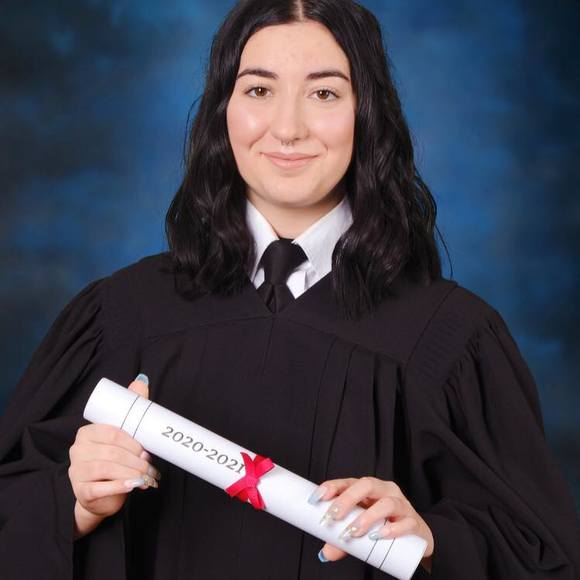 Profile Picture of Cassandra Desormeaux (@cdesormeaux) on Poshmark