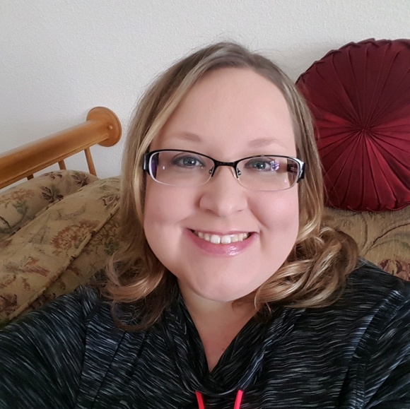 Profile Picture of Dawn Walston (@dwnamay25) on Poshmark