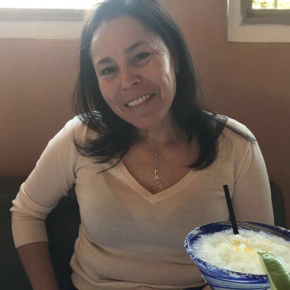 Profile Picture of Elva Botello (@elva_botello) on Poshmark