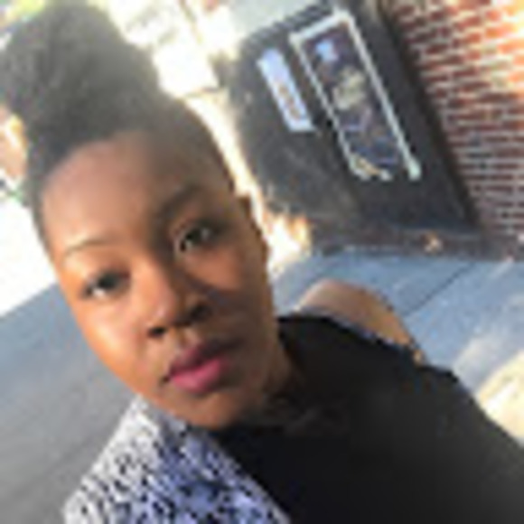 Profile Picture of Naama Louima (@naamalouima) on Poshmark