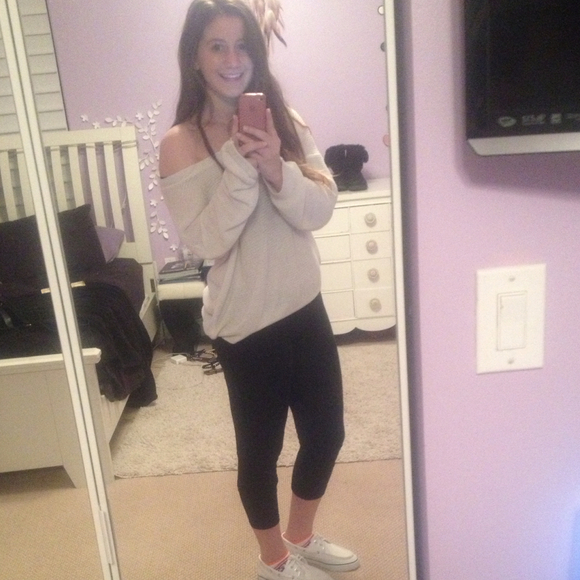 Profile Picture of Emily Kinderman (@emk112996) on Poshmark