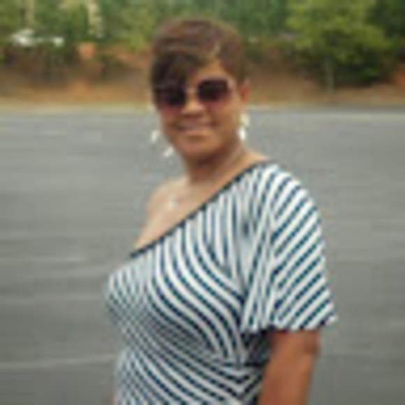 Profile Picture of Cheryl Lawrence (@cheryl6245) on Poshmark