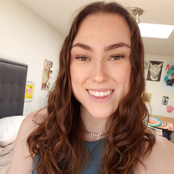 Profile Picture of Lynnelle Mahe (@lynnellemahe) on Poshmark