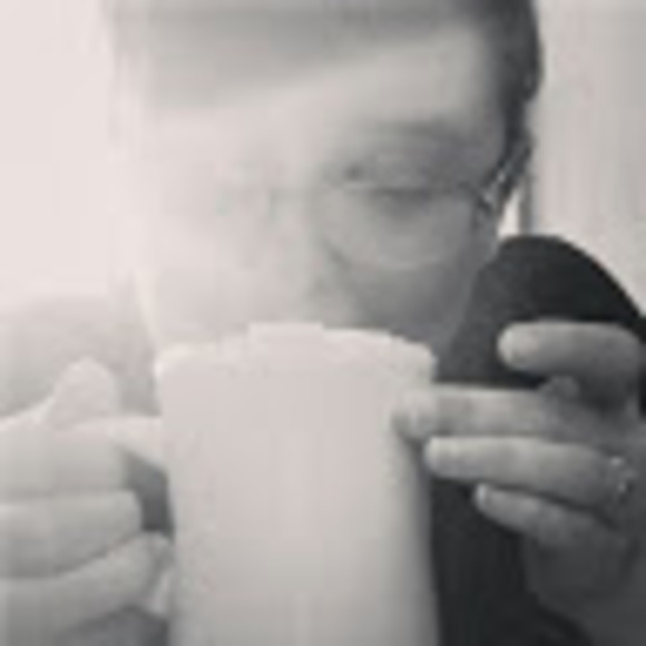 Profile Picture of Tina Stevenson (@tstvnsn) on Poshmark