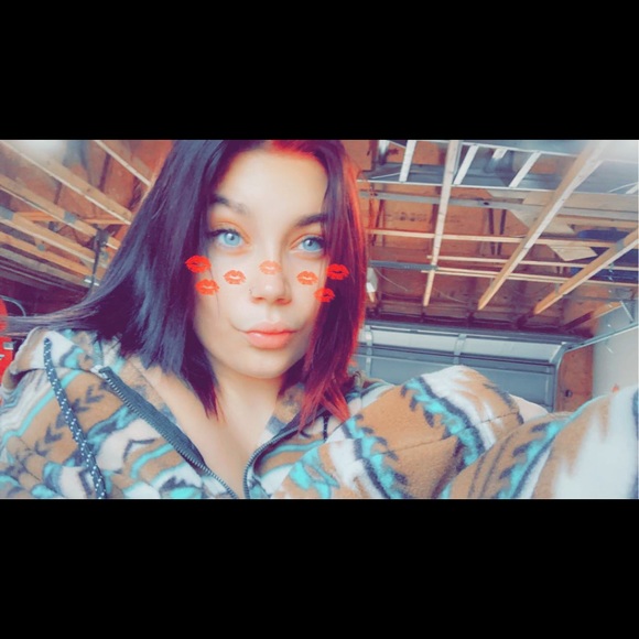 Profile Picture of Danielle Pella (@danielleanne579) on Poshmark