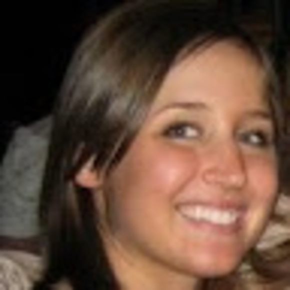 Profile Picture of Rebecca Schoenecker (@webe0376) on Poshmark