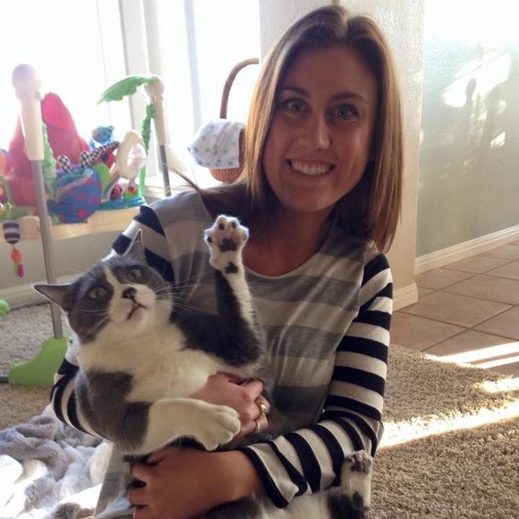 Profile Picture of Annie Stendera (@anniestendera) on Poshmark