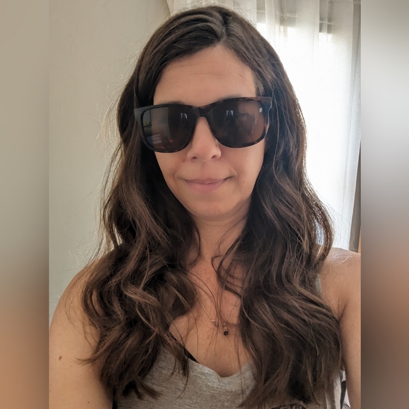 Profile Picture of Linette Juarez (@linette_juarez) on Poshmark